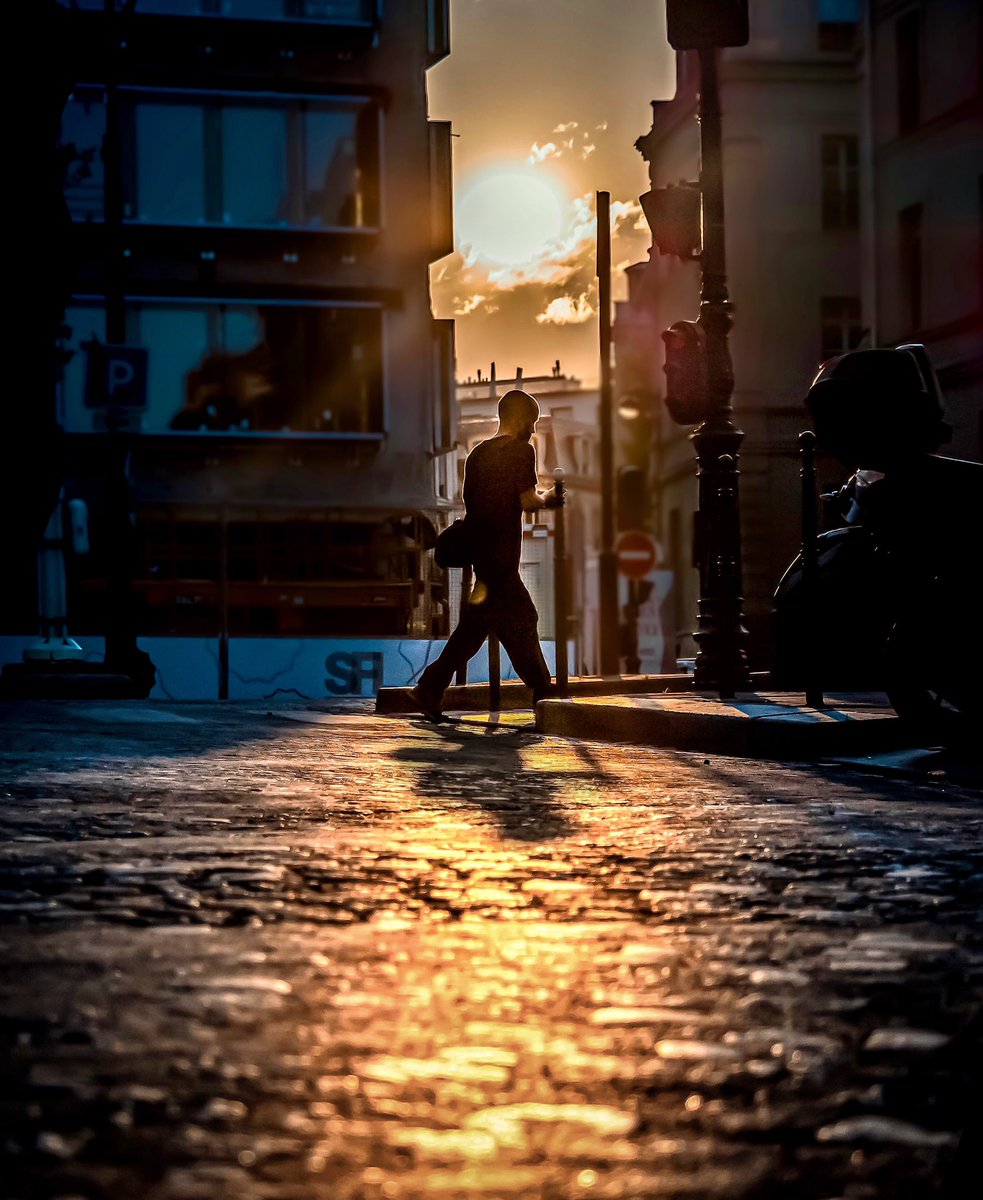 DelolmoBenjamin's tweet photo. New banger on my insta. Long time I didnt hit the 600 likes ๐๐ผ
.
#ShadowAndReflection #streetphotography #lightroom #Paris
.
https://t.co/Ejzu332XYw https://t.co/g69ecLQH3j