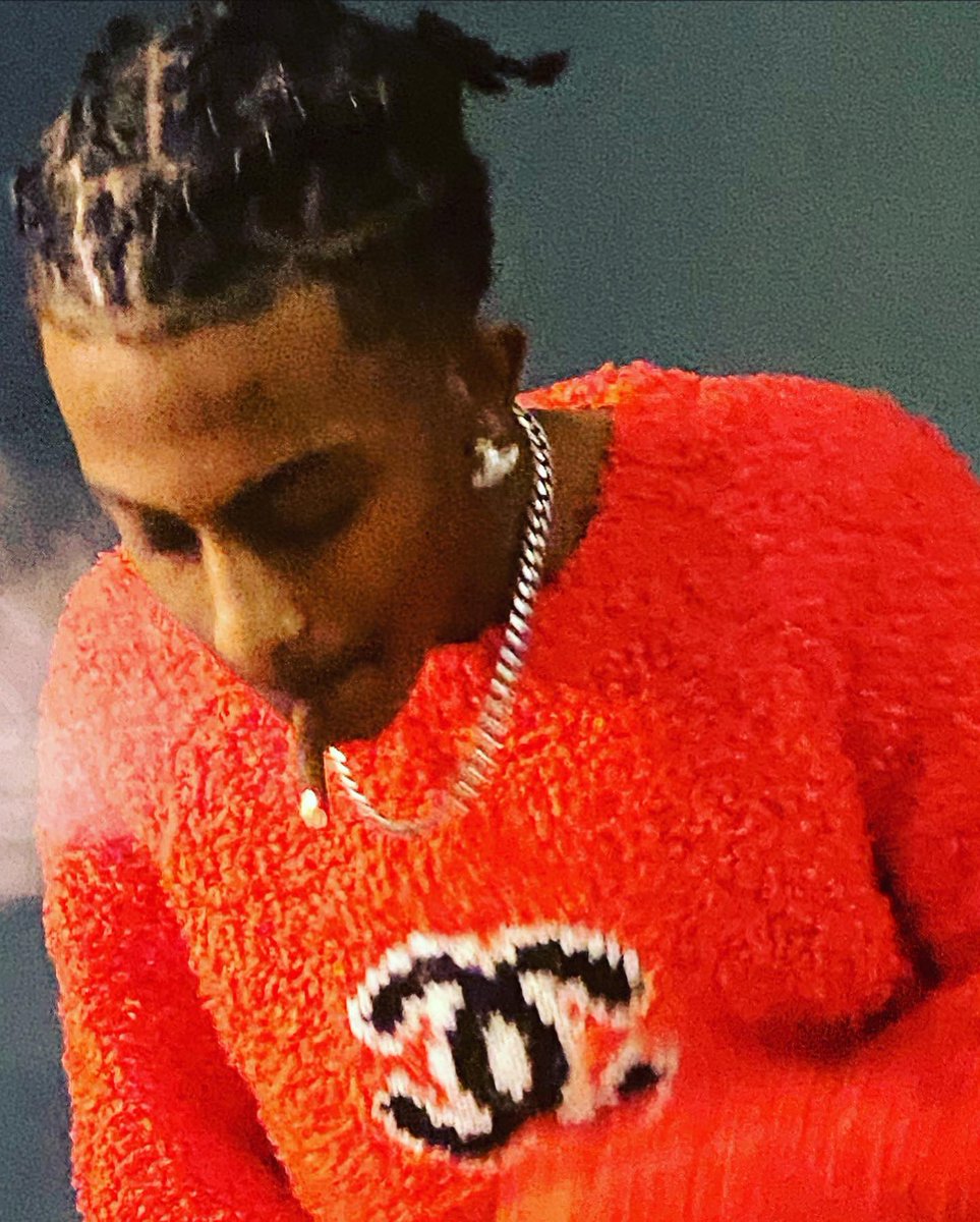 kob3_mp3's tweet photo. went to neptune for my glo day . 👼🏾 https://t.co/BSEjiXoLZS