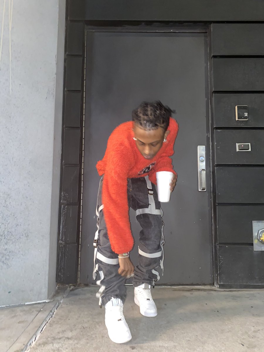 kob3_mp3's tweet photo. went to neptune for my glo day . 👼🏾 https://t.co/BSEjiXoLZS