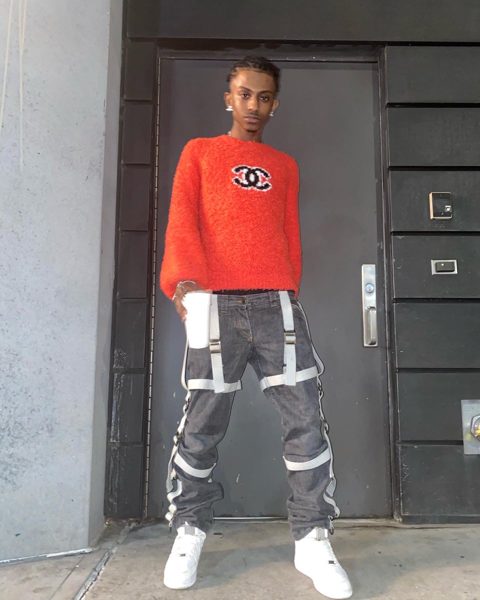 kob3_mp3's tweet photo. went to neptune for my glo day . 👼🏾 https://t.co/BSEjiXoLZS