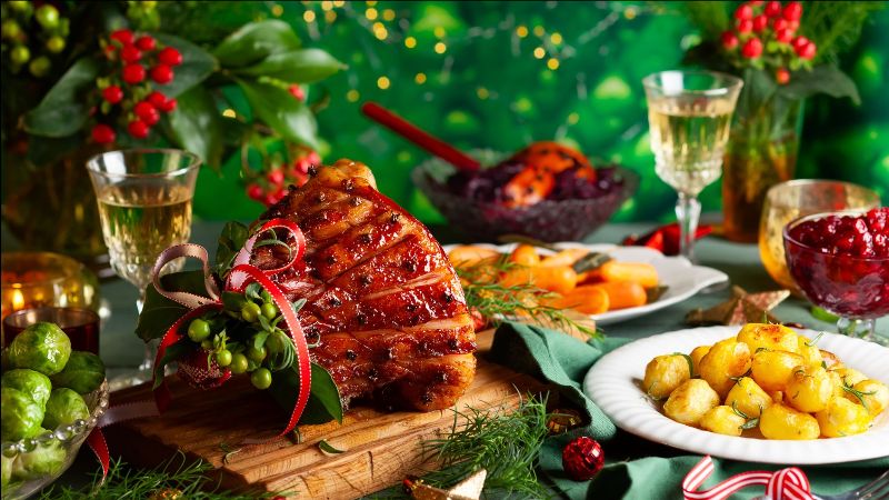rohokitchen's tweet photo. Holiday Meals, Gifts &amp; Cheer 🌲 #takeout #giftcards #xmaseve #hanukkah #kwanzaa - https://t.co/0aFNqhAdt9 https://t.co/7zQTmGrQDS