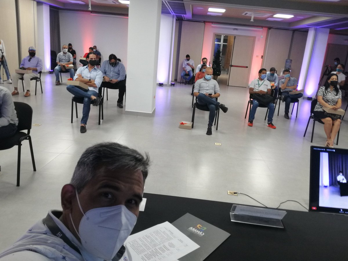 Alfonso_lastraf's tweet photo. Presencial y virtual, nuestros emprendedores conociendo el programa Escala Magdalena, iniciativa para promover el emprendimiento de alto impacto. https://t.co/jRJt3EHKXC