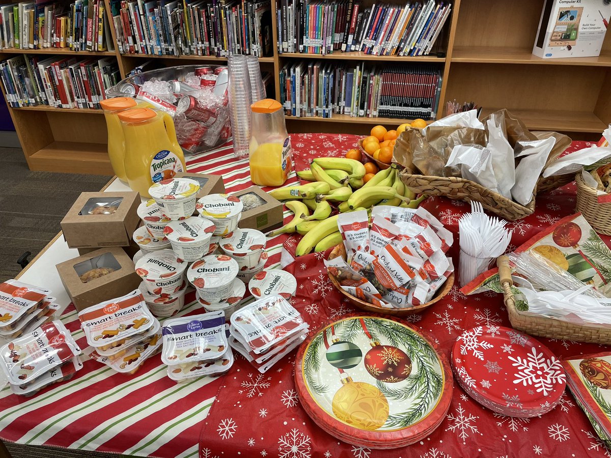 RCEMiddle's tweet photo. Thankful for our amazing and supportive #RCEptso💜 Our teachers and staff appreciated a special holiday breakfast this morning!! #teamRCE🐾 https://t.co/M93D7MWuvs