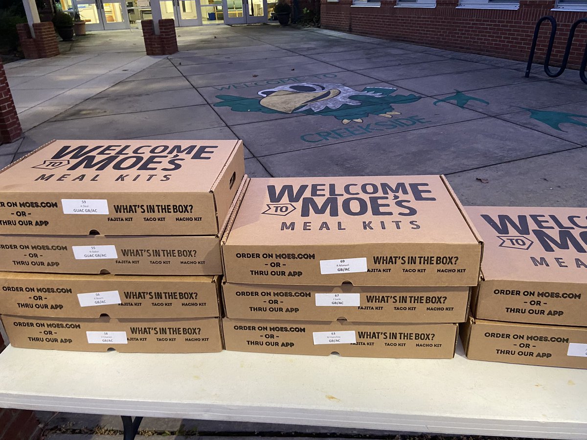 theCreekDPS's tweet photo. Fun drive thru spirit night @MoesTriangle. Thanks to our parents for feeding our teachers! #CESproudDPS @DurhamPublicSch https://t.co/6JcyXgGo6P