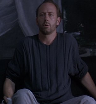 ...the hotel towels he uses for bandages and with the portable TV Vincent can't abide being watched by Ralph, played by Xander Berkeley, who played Waingro in LA Takedown, director Michael Mann's TV movie version of Heat from six years before. That Berkeley is the only...(6/)