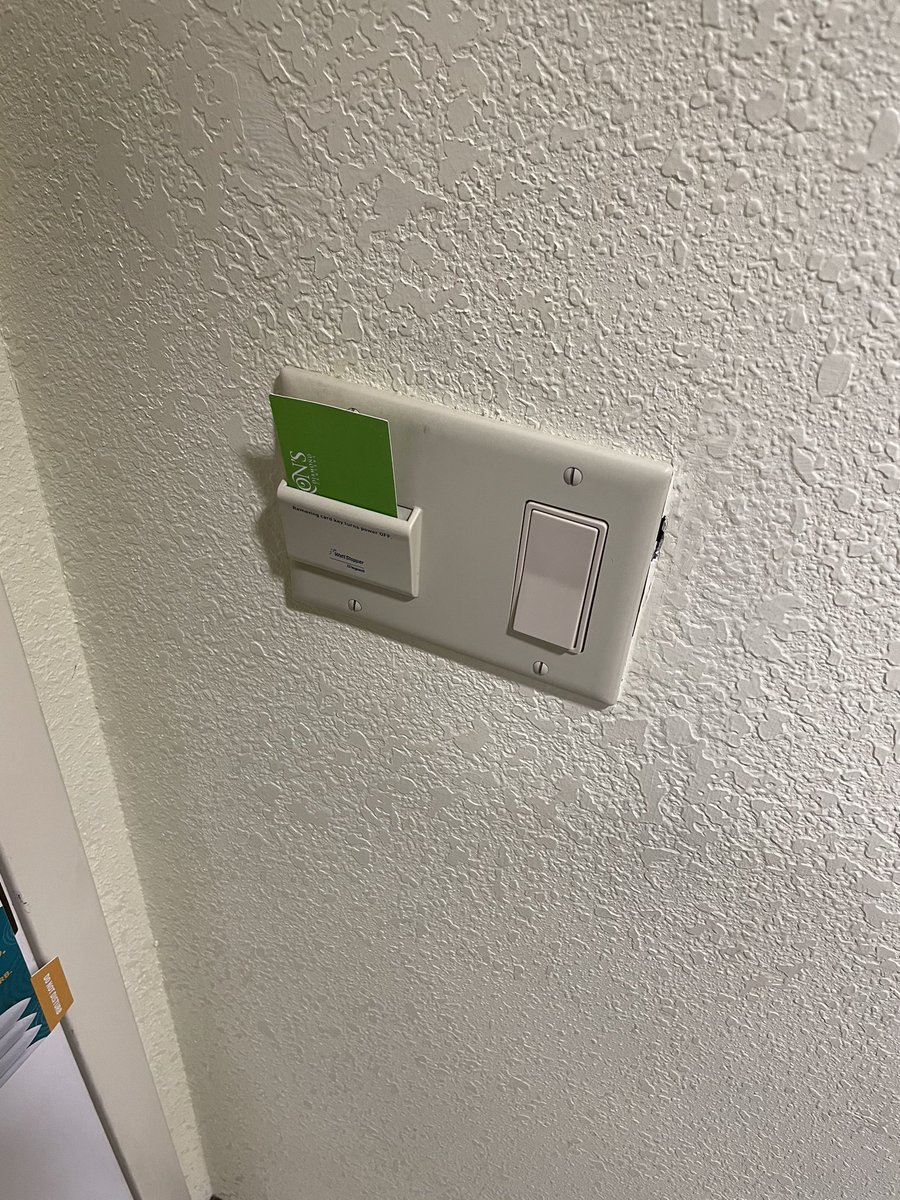 yunior1970's tweet photo. Who knew? If you find yourself in a situation where you need a room key to operate the lights in a hotel, turns out any card will do. #learnsomethingneweachday https://t.co/QJ80hKanbQ