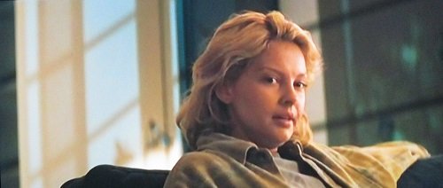 ... Judd's face as Charlene acts cool about a cuppa as her husband drives away forever: She goes from innocent young girl led astray by circumstance to sexy gangster's moll to old woman ravaged by the criminal life in three seconds of facial acting only rivalled by De Niro...(10)