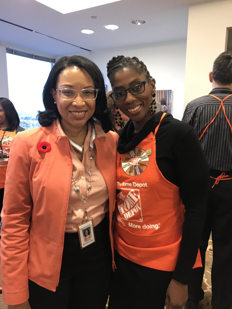 hambrick_donna's tweet photo. Great Memories! #GoldenApron 2017 https://t.co/zLw63acJ5o