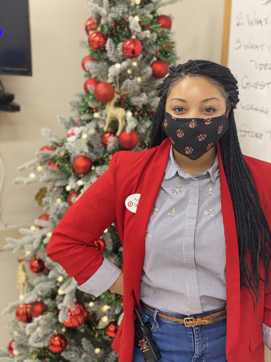 alyssagrover14's tweet photo. Welcome to #NaptownTarget where the Drive-ups are plentiful and the S&E ETL is basically Wonder Woman #ThanksYanni #ItTakesAnArmy #AndStickyNotes #DreamTeam #WorkSomewhereYouLove https://t.co/R1IJu7ulHO