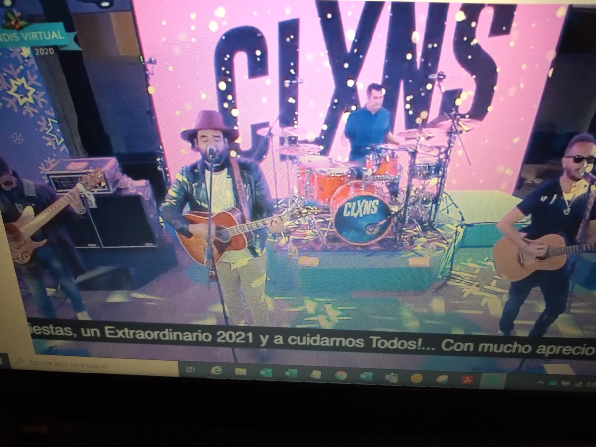 anelinda30's tweet photo. Disfrutando en familia el #brindisvirtual 2020 con los @LosClaxons @AxtelCorp Feliz Navidad y próspero 2021 🎄#Axtel #Clxns https://t.co/UrdfsGb0ux