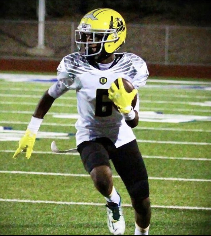 jaylin_davies's tweet photo. If you know me , you know Ive always wanted to be a Duck and go to the League... Lol times really does fly. #Califlock๐ฆ #IEDucks #DreamstoReality https://t.co/tjBUEgXreA