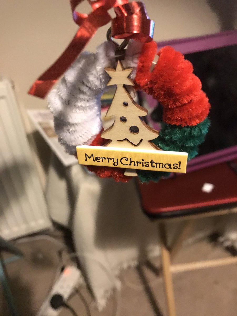 Rainham1st's tweet photo. And that’s a Christmas wrap. Final session over for the term. It was mini wreaths and snowflakes and Christmas bingo 😃😃 and Tinkerbell as an elf!  @Girlguiding @GillinghamDiv @guidingkentwest @Guiding_LaSER https://t.co/qiykADpFl9
