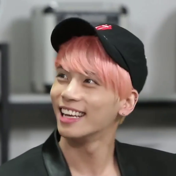 hourlyjonghyun's tweet photo. #Jonghyun #종현 @SHINee https://t.co/ErtGmhze0i