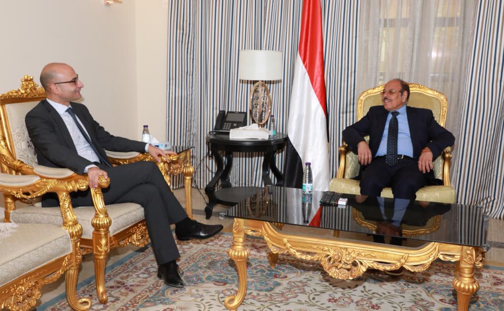 نائب الرئيس اليمني يبحث مع السفير الفرنسي النجاحات المُحرزة في تنفيذ اتفاق الرياض