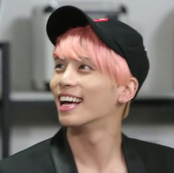 hourlyjonghyun's tweet photo. #Jonghyun #종현 @SHINee https://t.co/ErtGmhze0i