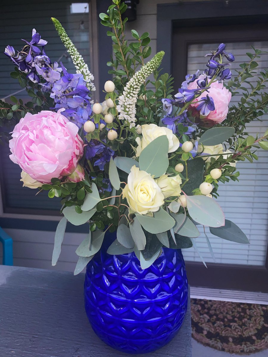 landersllamas's tweet photo. Beautiful flowers from the sweetest boy :-) https://t.co/JAi2Uf7DeE