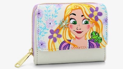 Tiara_Princess7's tweet photo. Which #Rapunzel #Loungefly wallet do you like more? ☀️🌻☀️
I love how Loungefly makes matching wallets to go with their mini backpacks. They are adorable. 🌸🌷🌸
#Tangled #tangled10 #TangledtheSeries #RapunzelsTangledAdventure #10YearsofTangled https://t.co/b20rusFWaW