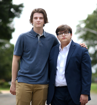 The entire Graveson family got  #COVID. Mom and dad had mild symptoms, but their 15 & 16 y.o. children nearly DIED and were BOTH placed on ECMO and life support. What are the odds? Are you willing to risk it?  https://www.washingtonpost.com/nation/2020/08/23/brothers-coronavirus-virginia/?arc404=true