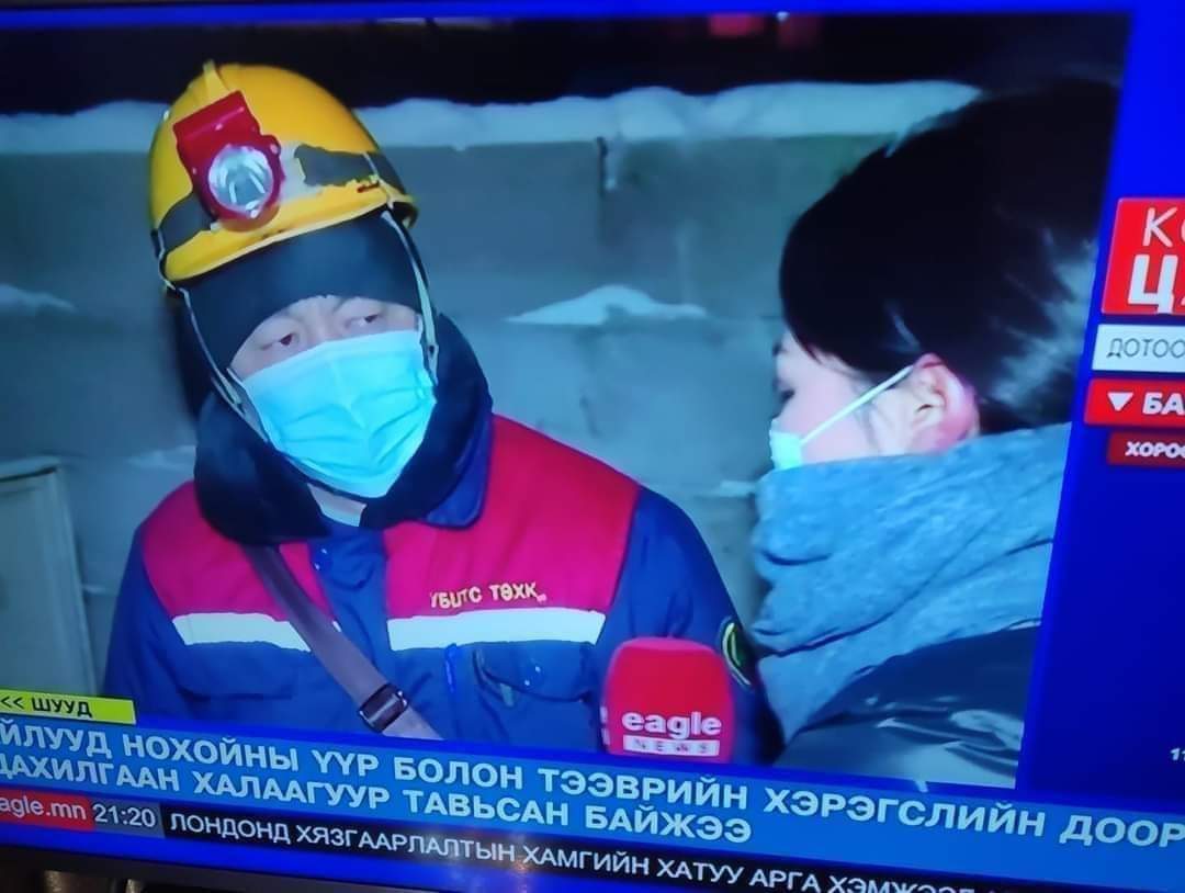 За манай хоосон толгойт агуу удирдагч худал амлалт, хэлсэнээсээ буцахын тулд Оркуудынхаа сэтгэл зүйг бэлдээд эхэлжээ.. . 

Бүүр нэг зэвүүн энэ хүүк. Хэзээ ч Монгол хүн нохойн үүрэндээ тень тавихгүй ш дээ