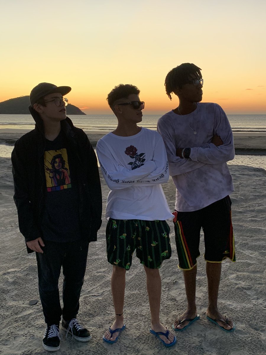 phwixz's tweet image. eu, o Diogo e o Wally olhando pro PH, pro Diogo e pro Wally