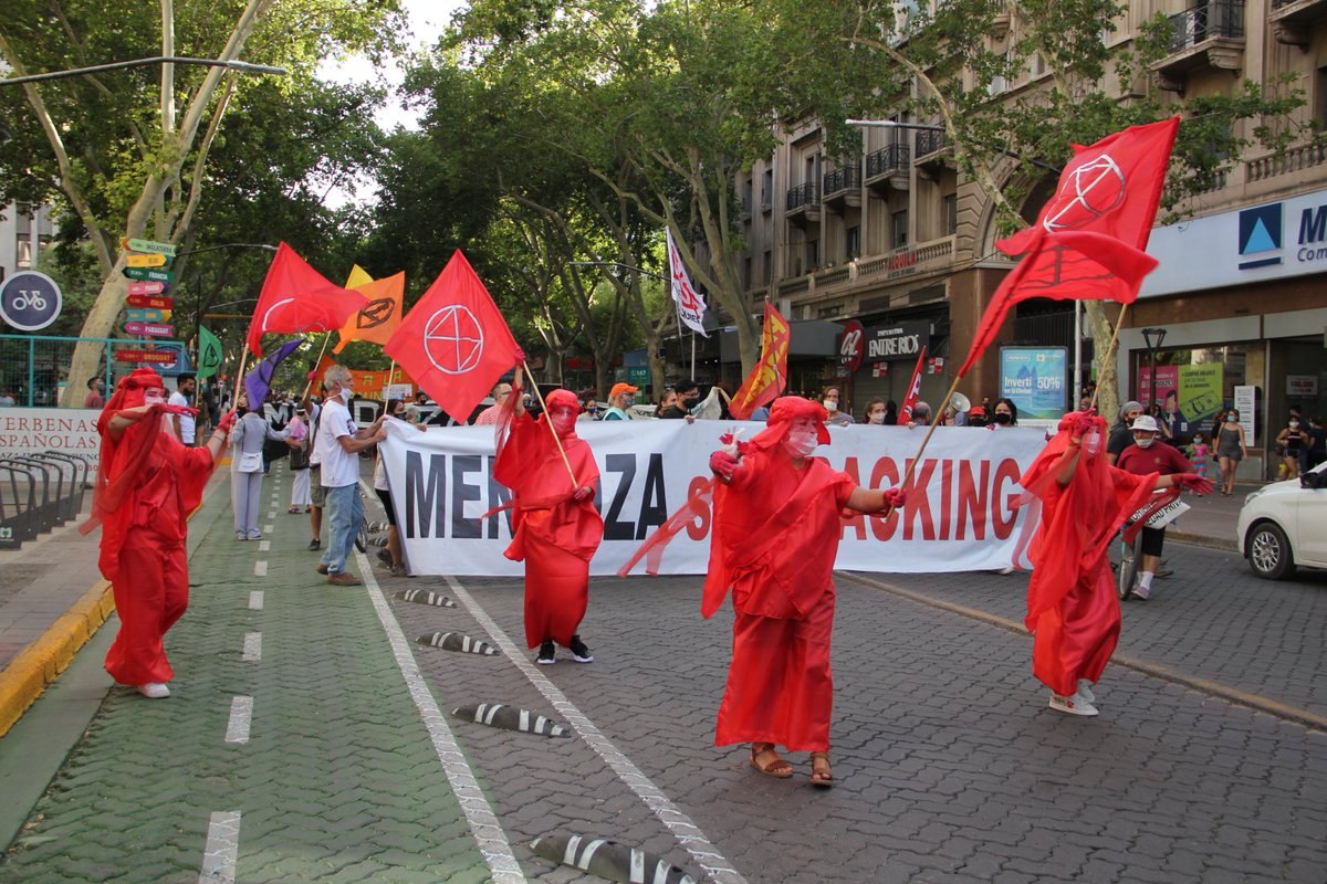 ExtincionO's tweet photo. ¡Acción de Solidaridad Internacional contra el Fracking!
#elfrackingesescocidio
#elfrackingesmuerte 
#elfrackingvaacaer
#mendozasinfracking
#shalemustfall https://t.co/N3I5CFQIdL