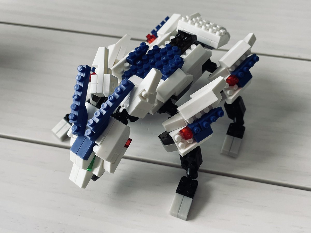 研究の合間に100均のプチブロックでゾイドっぽいの作った