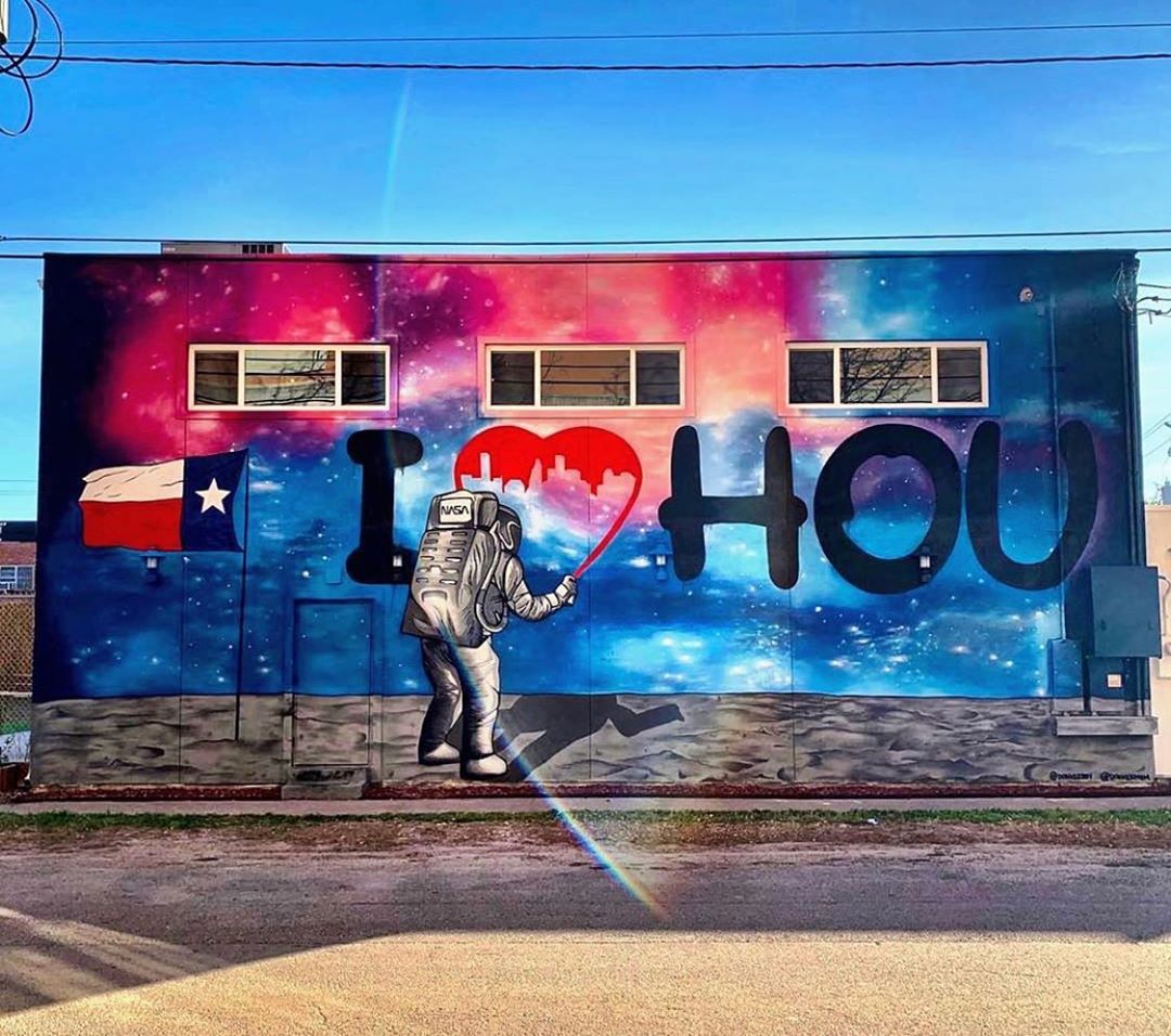 AlexSpencerrr's tweet photo. I ❤️ HOU @stufftodoinhtx #Houston #SocialBeerGardenHTX #Art #GoldCloud https://t.co/UgBP49ffPp