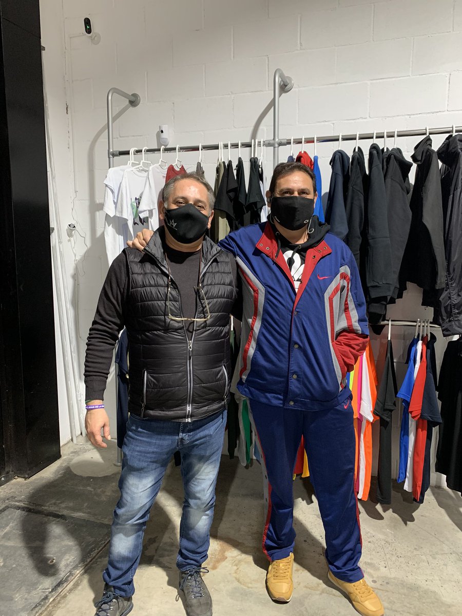 Acuerdo con la familia de #manuelmoneo para realizar todo el #merchandisingoficial de este gran #artista #cantaor #flamenco #jerezano 🤗🤗🤗