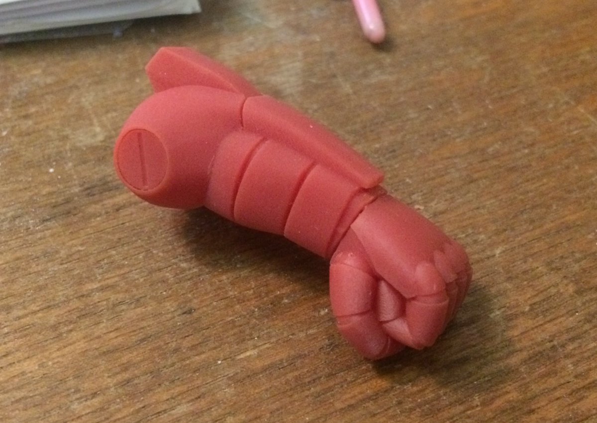 Atomic7's tweet photo. ザクの前腕。
なかなか良いのでは。
Elegoo レジン　カキ色 5：イエロー 1

#Fusion360  #nova3d #elfin2 #elfin2monose #elegoo https://t.co/diQ0yZXwVF