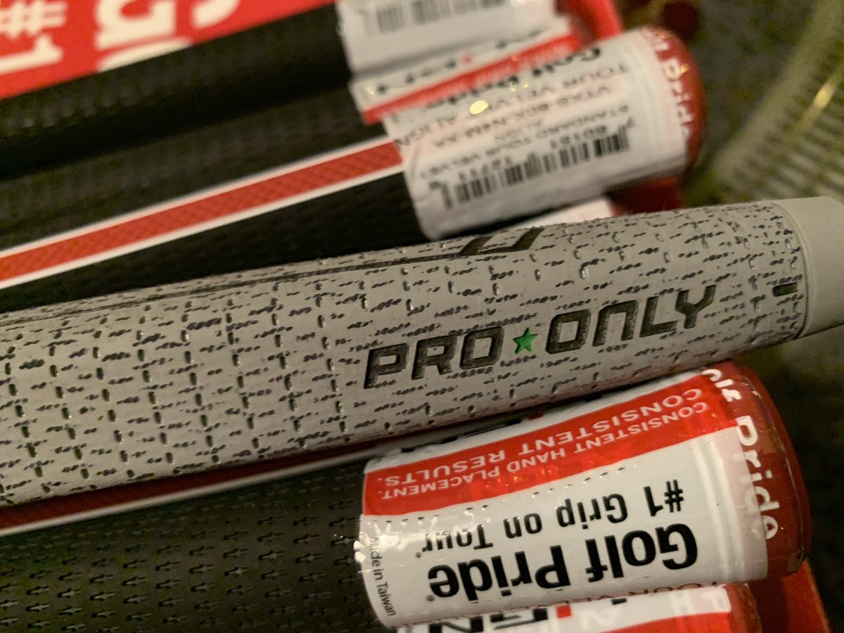PGAPappas's tweet image. DAY 4: PGAPappas 12 Days of Christmas Golf Giveaway

🎁 FULL SET Golf Pride Tour Velvet Align Grips (13); and

🎁 Golf Pride PRO ONLY Cord Putter Grip (Green Star) 

To enter:
🎄 Retweet
🎄 Follow @PGAPappas and @golfpridegrips 

#ReleaseTheKringle! pgapappas.blogspot.com/2020/12/golf-p…