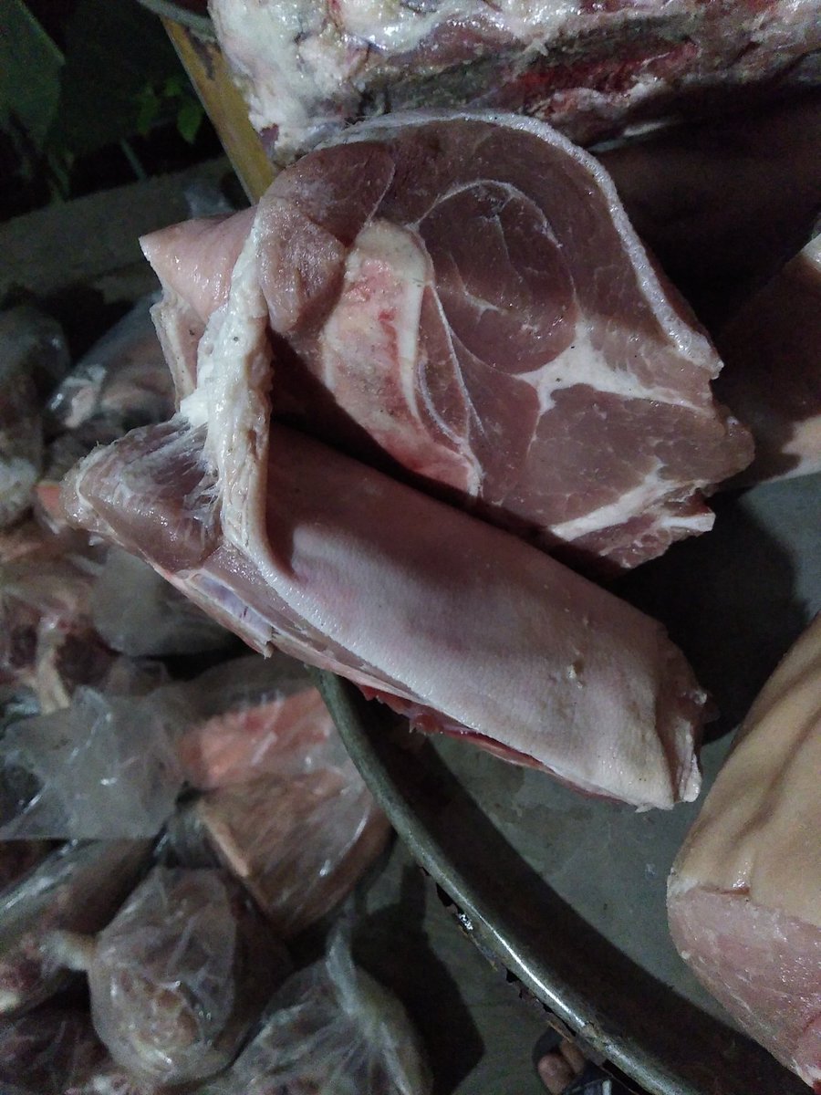 Bandolero6's tweet photo. Estos Pedazos Son Los Super Perniles que el día de hoy ofreció la maravilla de alcalde @genkerve @AlcaldiaO al pueblo y no ofrecen soluciones ni respuestas al pueblo... La Burla Del Año con los #Perniles pero para obligar a la gente a votar si son excelentes... @JeanCRodriguez_ https://t.co/iIqAsbwehr