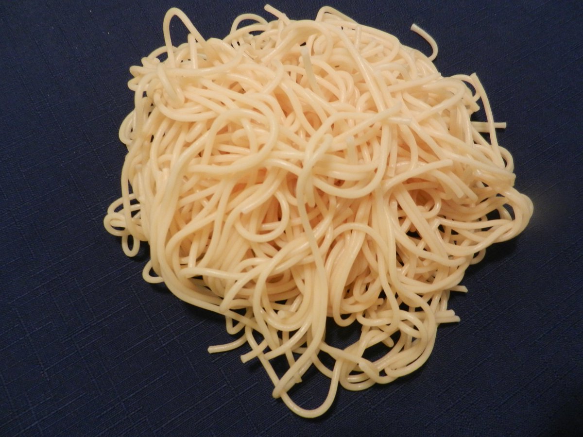 The plastics are like spaghetti. Each noodle is a polymer chain or string of atoms. We can visualize the polymer chains like a bowl of spaghetti. Chemical structure and temperature strongly influences flexibility. 2/