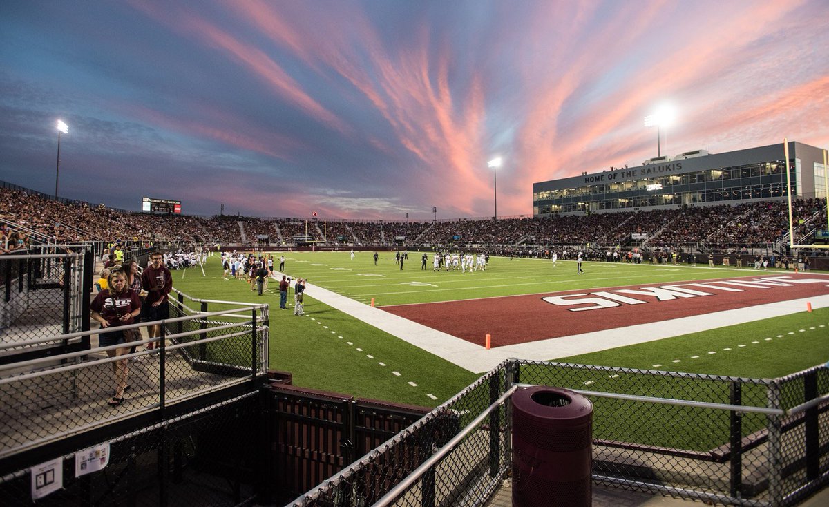 thereal_foss's tweet photo. All glory to God! Truly blessed to receive an offer from Southern Illinois University!!! @17NickHill @coachrolan https://t.co/S664e6CkBC