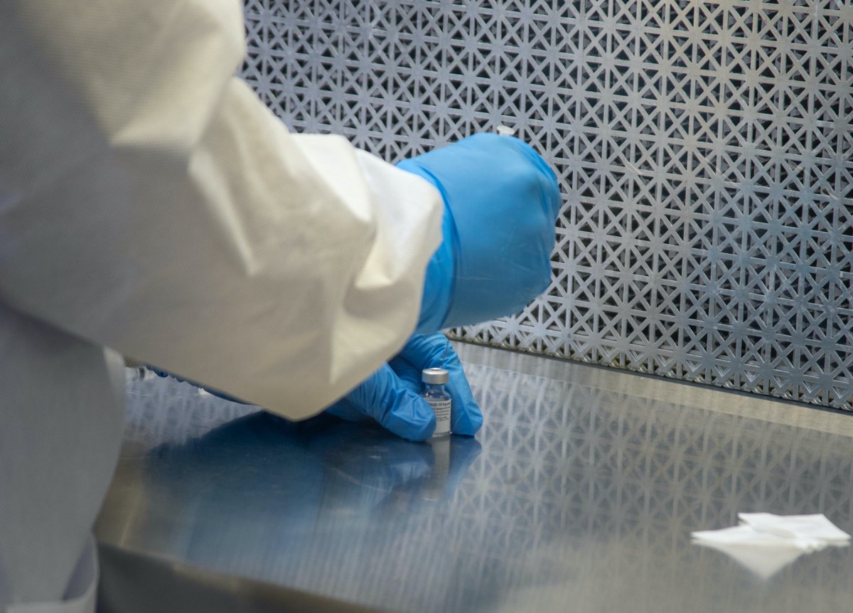 bswhealth's tweet photo. Today was a day of history and hope, as @bswhealth_Templ received its first shipment of #COVID19 vaccines and began distributing to our healthcare workers. This shipment is part of one of the biggest vaccination efforts in U.S. history. https://t.co/WnY3F7eSkn