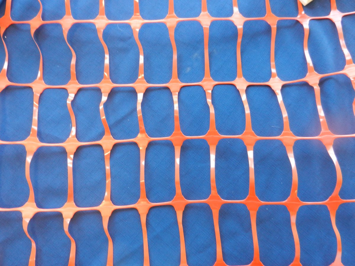 Thermoplastics have polymer chains that can slide around. The greater the temperature the closer you may get to moving or flowing polymer chains = melting plastic.Thermosets have crosslinked polymer chains. The chains are bonded TO one another. They cannot melt. 3/