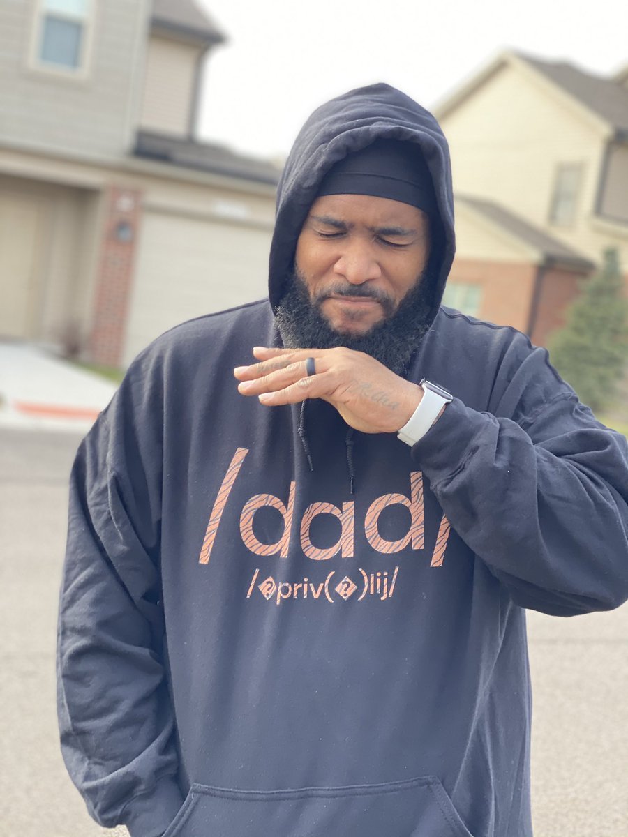 MeechADadCoach's tweet photo. Finally!! My #DadPrivilege hoodie came!!! Yup! I love it!! 🤣🤣 https://t.co/ILM34L70Y5