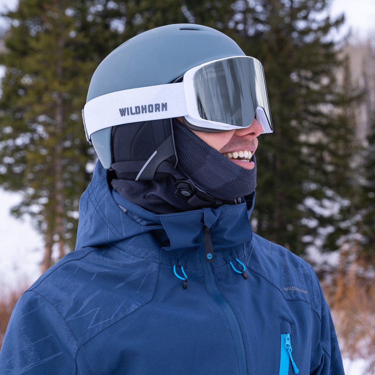 The perfect snow goggles for both skiers and snowboarders. 
amazon.com/Wildhorn-Pipel…