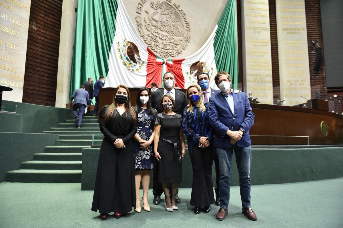 SenadoresdelPAN's tweet photo. Nuestros senadores @minervahdezmx, @WeraReynoso y @CarlosOlson6 rindieron protesta como integrantes de la Comisión Permanente. Desde este órgano seguiremos defendiendo el bienestar de las y los ciudadanos y construyendo acuerdos a favor de México. https://t.co/AQbfyPyQrS