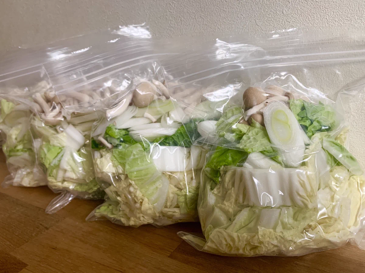 凄く賢いアイデア！白菜をまとめ買いしたら、こういう風に保存をしておくとお鍋に使うとき便利！