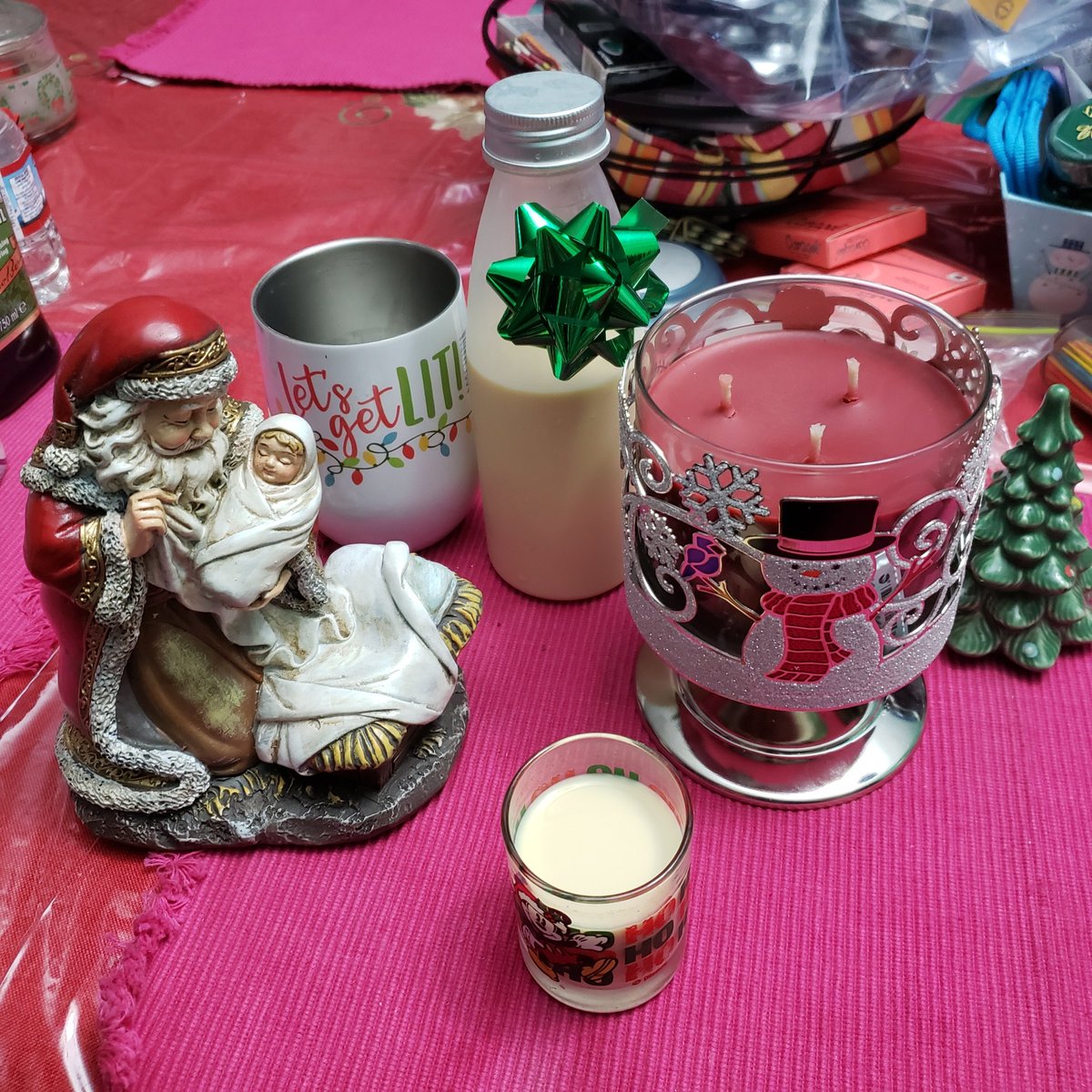 rmisazas's tweet photo. En twiterland se conocen personas muy alegres y positivas con las que vas compartiendo a diario forjando lazos de amistad y cariño. ¡Gracias @julisita por este detallazo! ¡Está riquísimo! ¡Feliz Navidad! https://t.co/vGmIX6a6oD