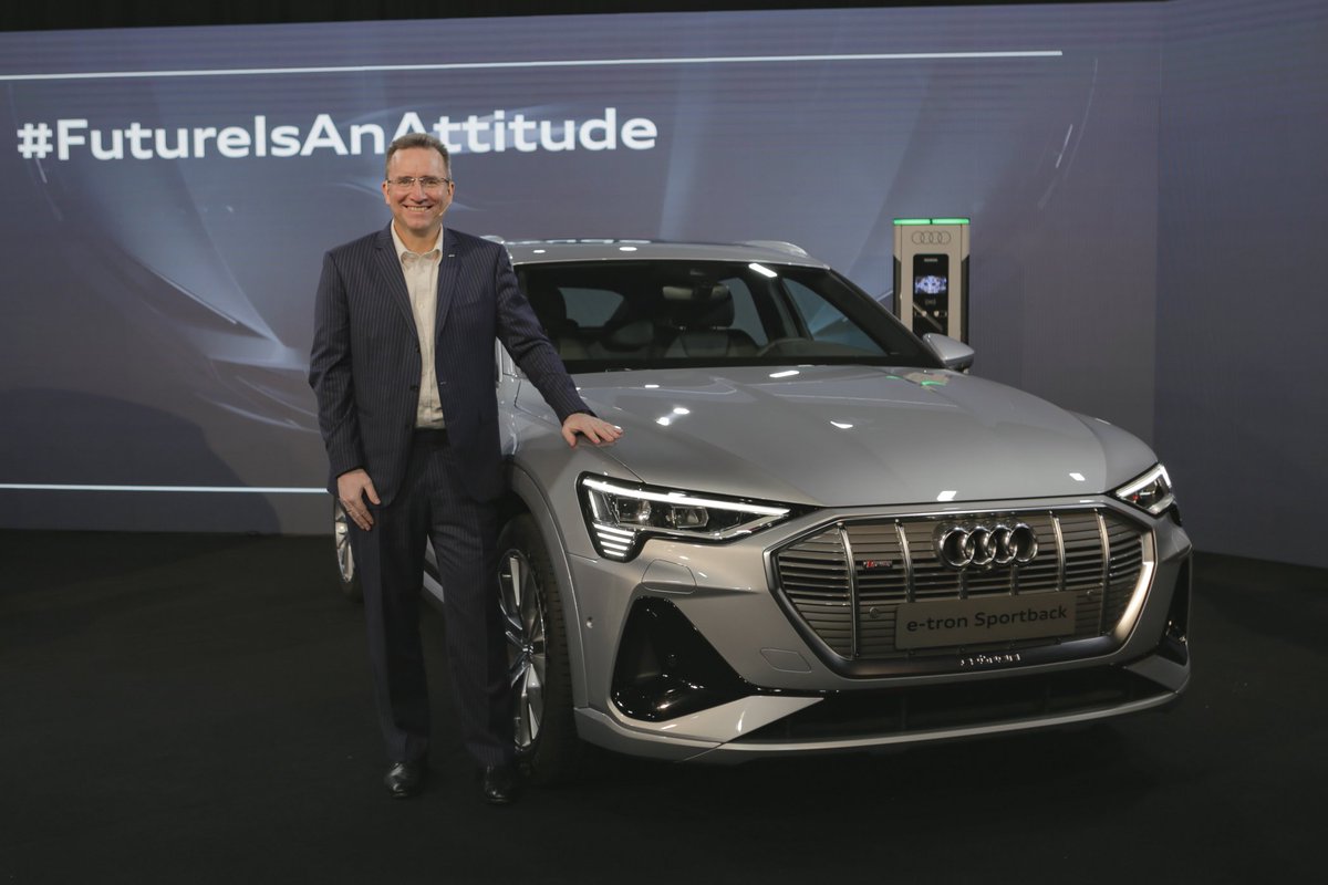 ¡El #e-tron de <a href="/AudiArg/">Audi Argentina</a> ya está acá! Esta noche fueron presentados los primeros SUV y CUV 100% eléctricos, siguiendo las líneas deportivas y elegantes tan características de la marca. #FutureIsAttitude