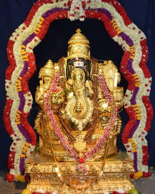 There are 3 types of Ganesha Murtis based on the direction of trunks.  The key to judging the direction of trunk is to see the direction which the trunk has taken in the beginning (don’t see the direction which Ganesha trunk is pointing in the end) @onlyonenetra  @Hemalathanarne
