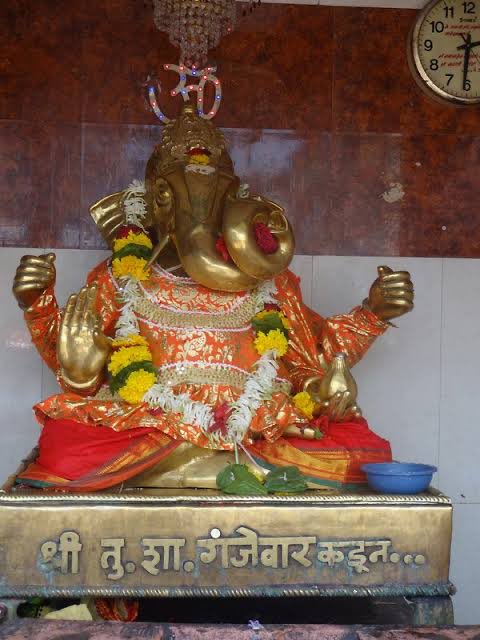 1. Vamamukhi/Idampuri Vinayak: called Vastu Ganesha as it is said to remove vastu related problems in home. This left trunk Murti brings a sense of calm & happiness while stimulating success for its worshippers. The left side has qualities of Moon bringing about family bonding.