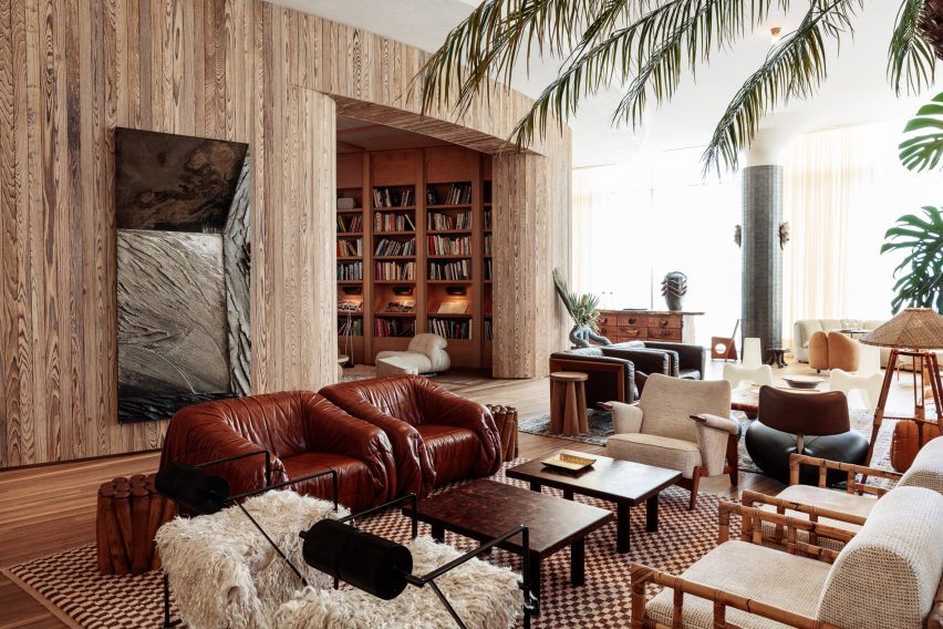 SpaceDesignCo1's tweet photo. Designed by Kelly Wearstler, Santa Monica Proper Hotel is a beachside destination with a sophisticated sensibility. The climate, history and iconography of the city is the inspiration for the identity of the property and its inherent storytelling. https://t.co/aq2Wzyg7WG