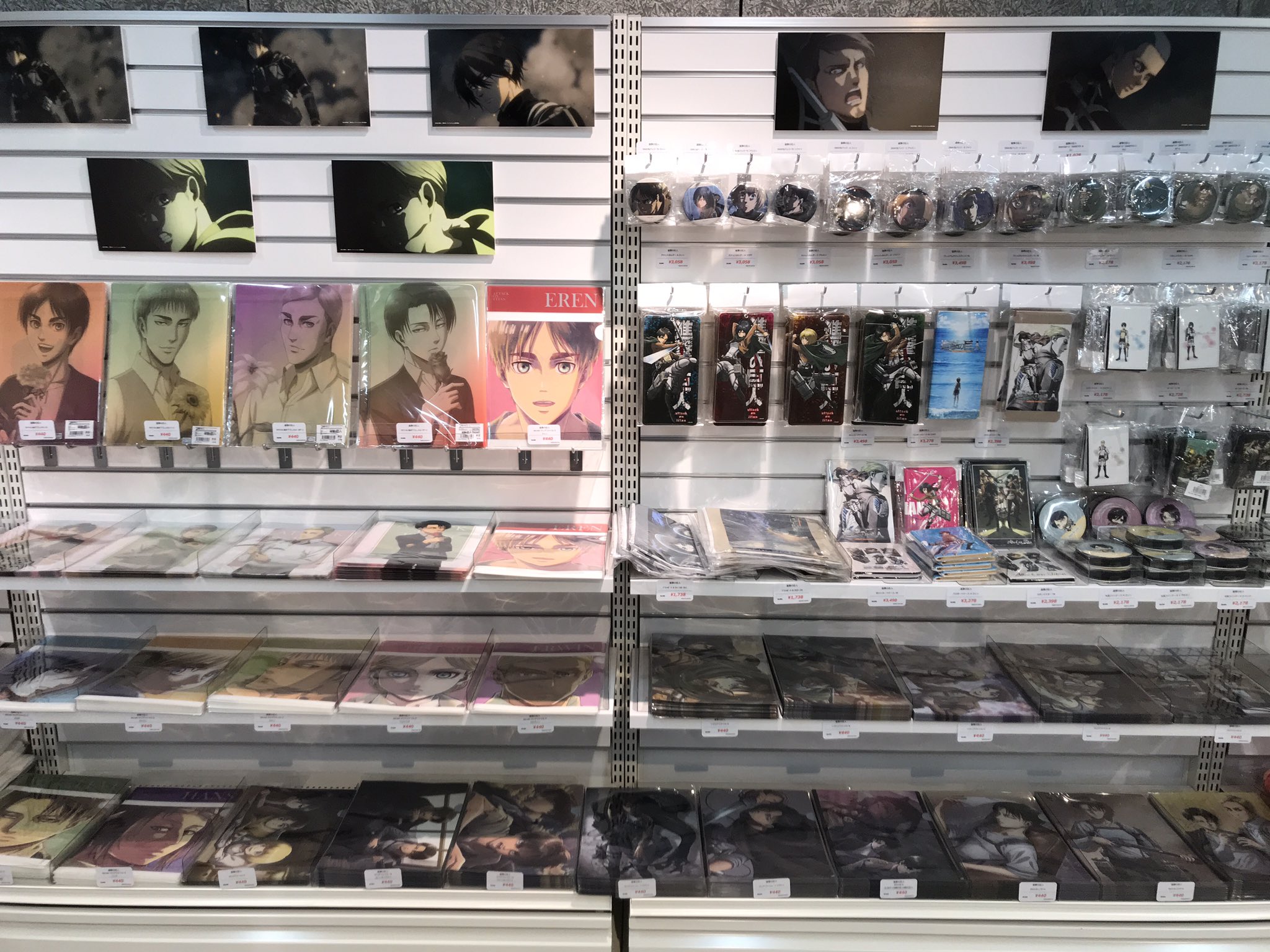 アニメイトjma東京タワー 商品情報 進撃の巨人 進撃の巨人 商品 販売中 関連キャラクターグッズ 書籍を 税込 1 000お買い上げ毎に特製コースターをランダムで１枚プレゼント ご来店お待ちしております Shingeki T Co 6gfn3o9kke