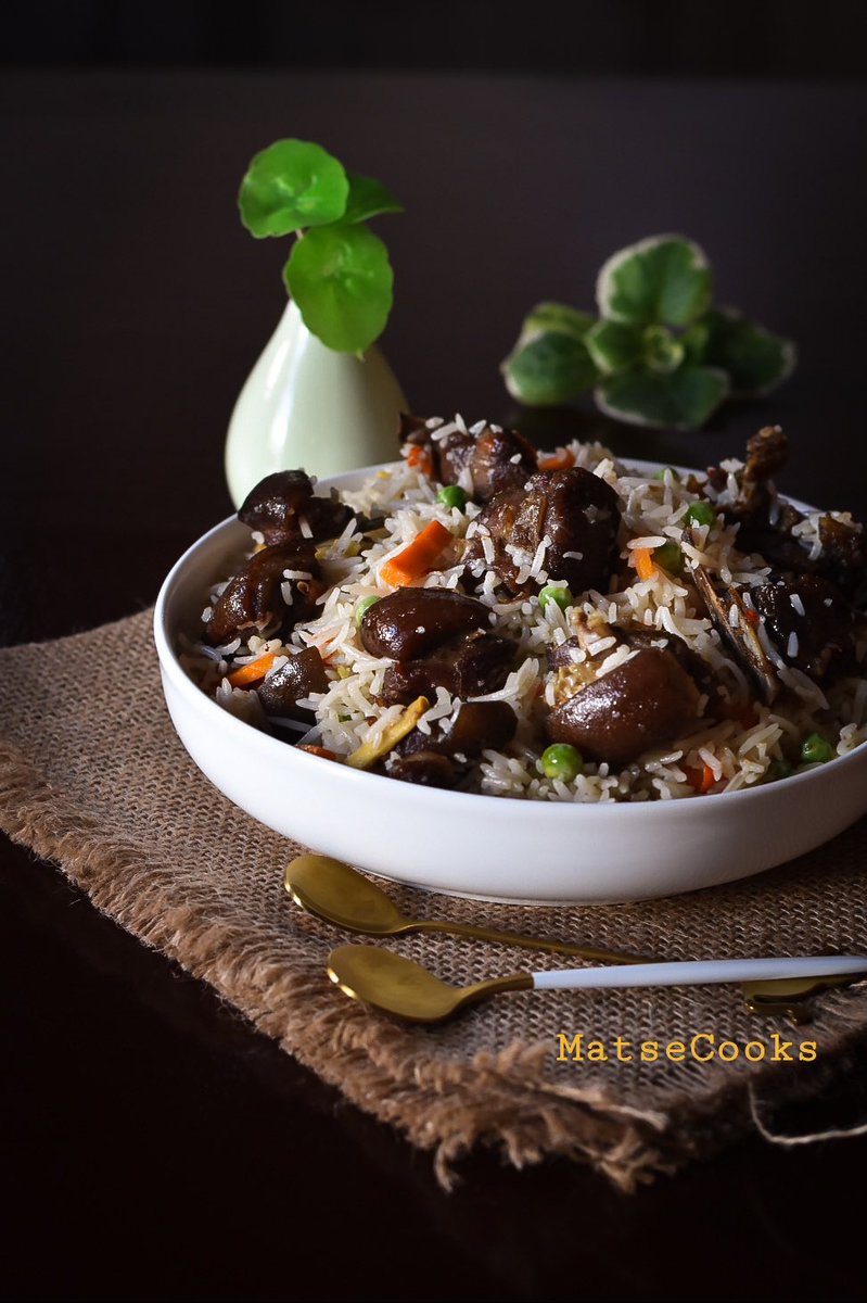 Symply_Tacha's tweet photo. #MeAsTacha Loves Ofada Rice and Sauce😋👅
  What do you like?!💋 https://t.co/teoO1y92iB