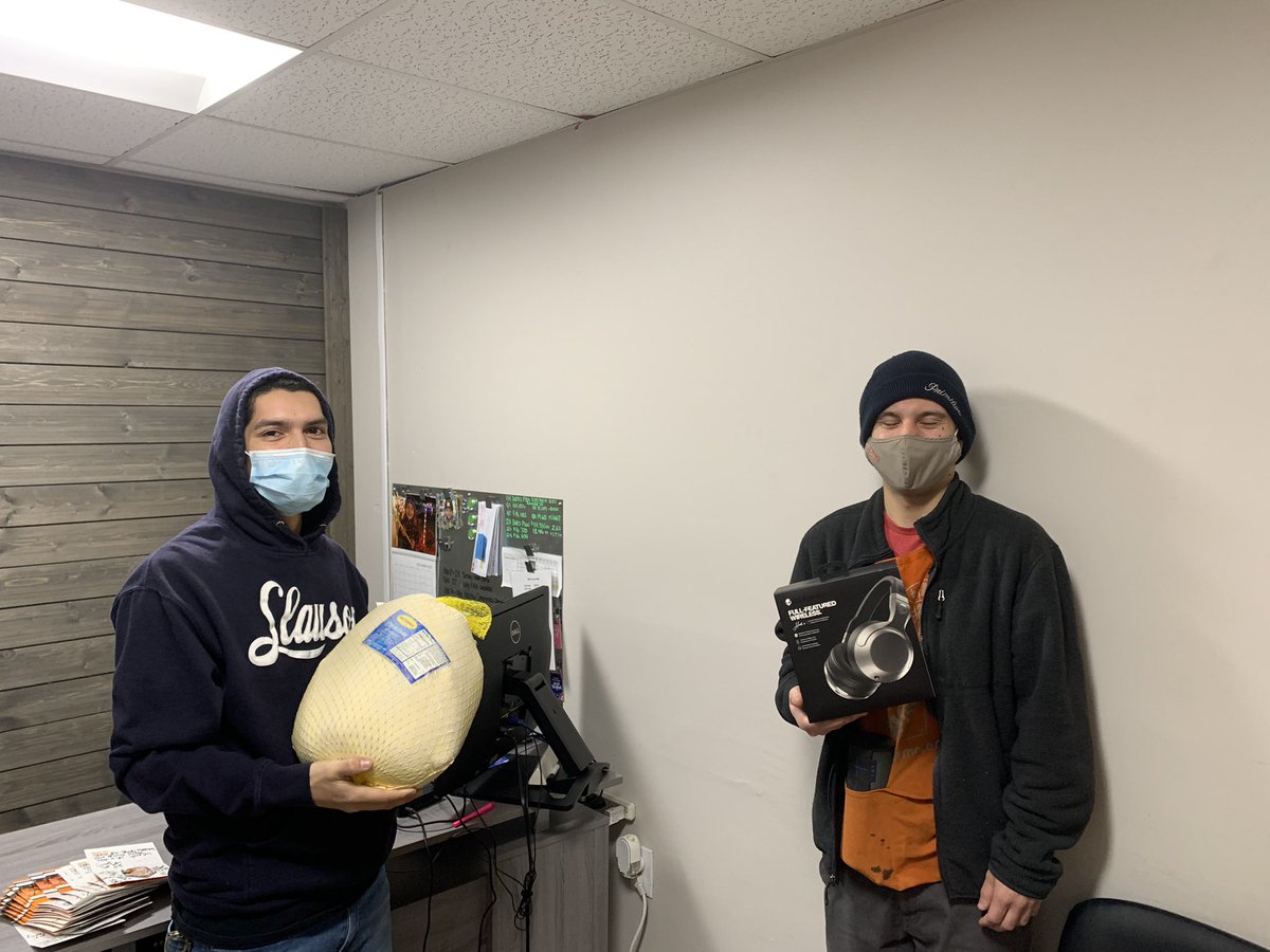 12 days of gifting night crew getting some gifts #6646 @HDLMPerez @downeypackerfan <a href="/asm_6646/">Jesus Suarez</a> <a href="/AshleyBotts4/">Ashley Botts</a> <a href="/Elliottwakeman3/">Elliottwakeman</a> <a href="/MattO_HD6646/">Matthew Ohrberg</a> @Dee_ASDS