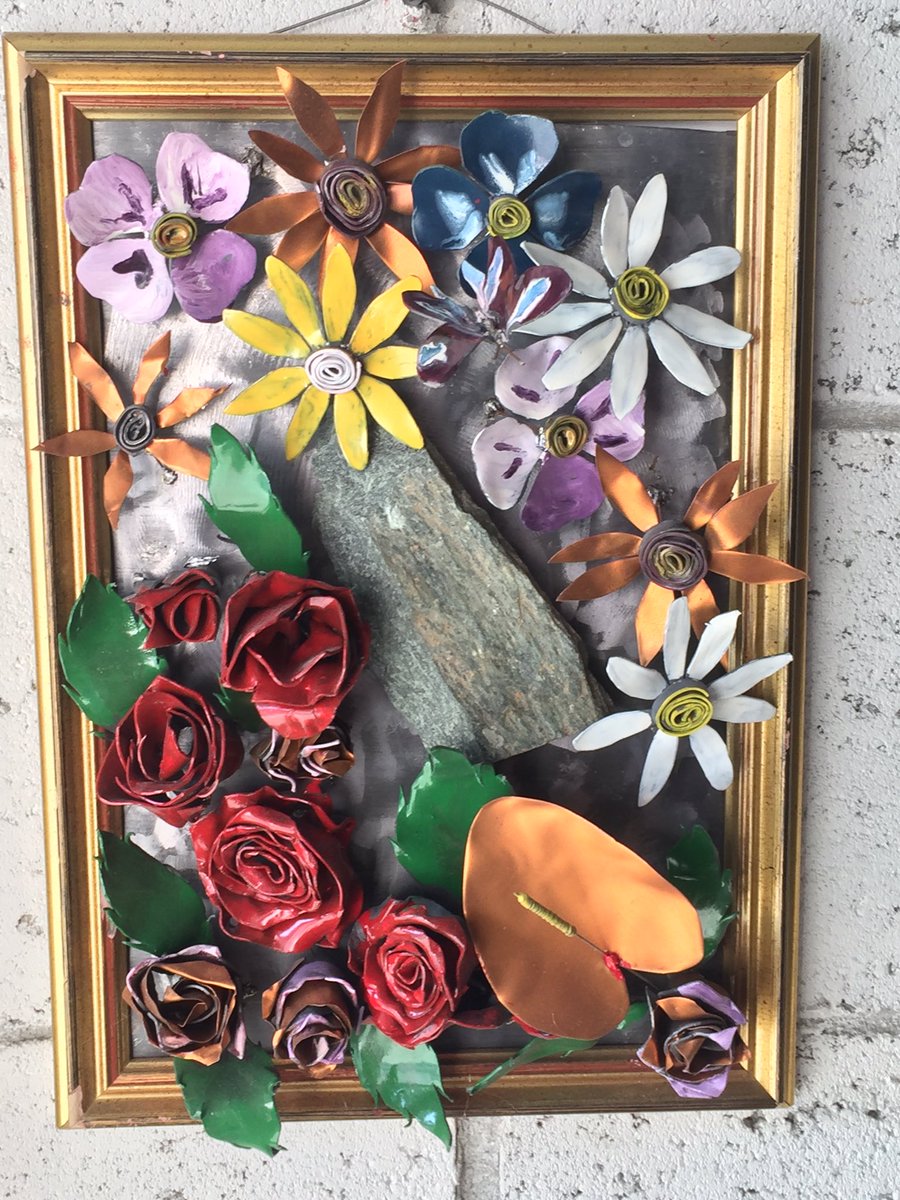 Oggi il buongiorno ve lo do con un mio lavoretto in metallo e pietra !🤔🤗😘🐴