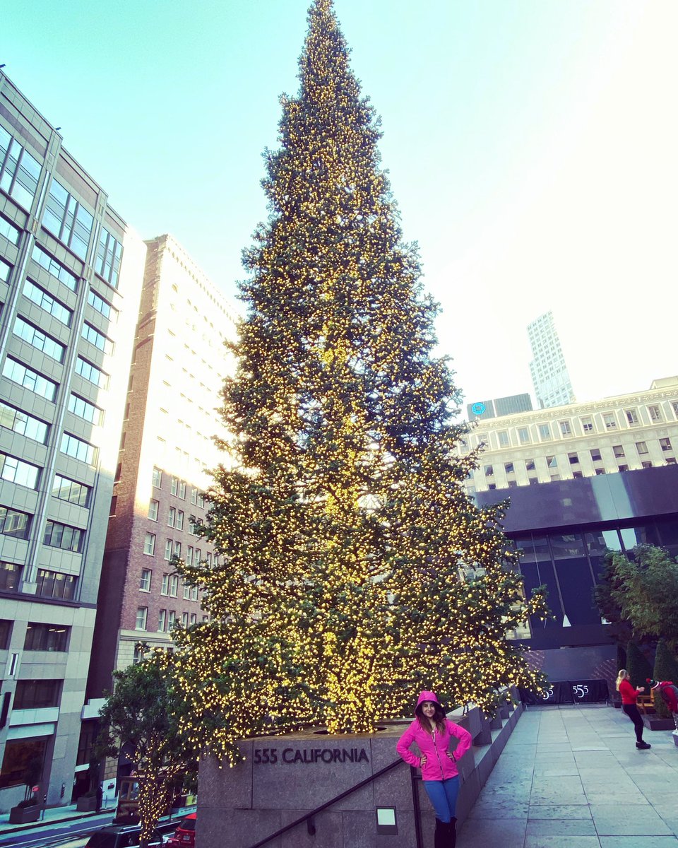 Siamukherjee's tweet photo. I still can’t help feeling like a little kid whenever I see a Christmas tree 😊 https://t.co/D9jf4khzag
