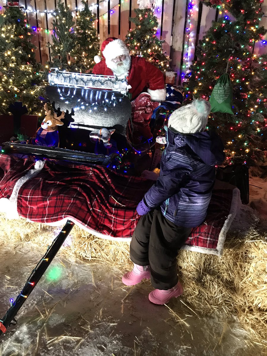 ireland_89's tweet photo. The amazing people who put #SocialSanta together near Innisfail deserve all the love. Little miss was so darn excited to see Santa even if “he wasn’t the real Santa” 🤦🏼♀️. They are collecting donations for a really great cause too. Thank you @Farmtech27 https://t.co/W9zFQZpHoJ